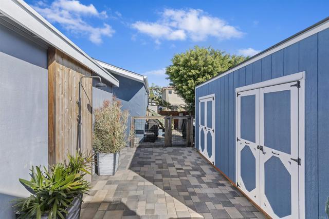 Building Photo - 142 E Glaucus St