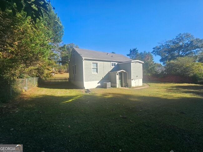 Building Photo - 68 Fourth St Ext