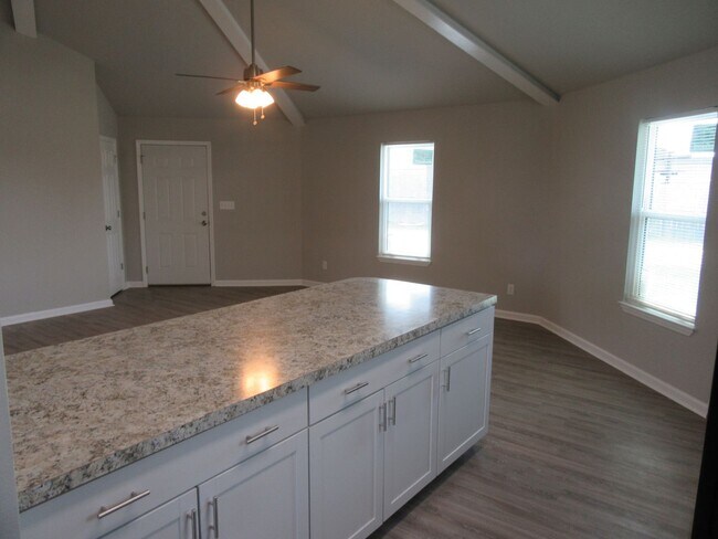 Building Photo - 1302 Grace Ave