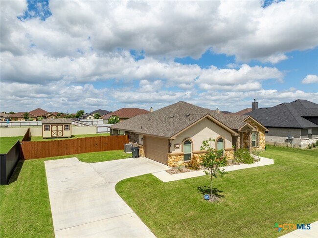 Building Photo - 2509 Meadow Lark Dr