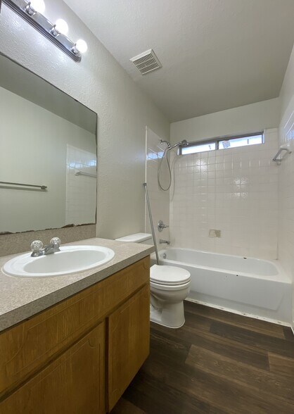 Building Photo - 334 S 40th St