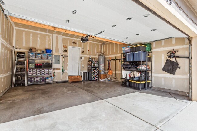 Building Photo - 3 Bedroom, 3 Bth Townhome with 2 Car Garage