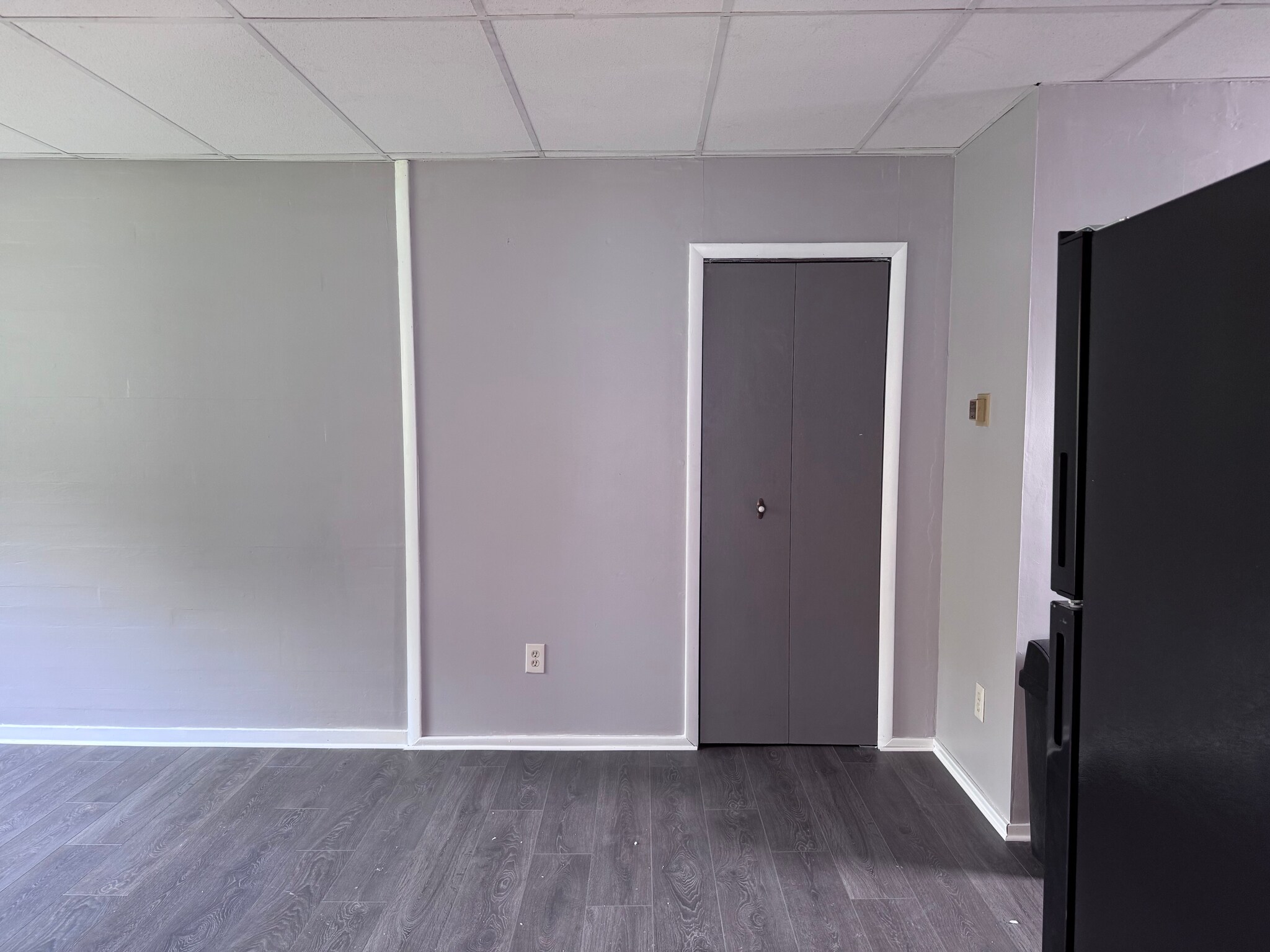 Closet - 906 West Ave