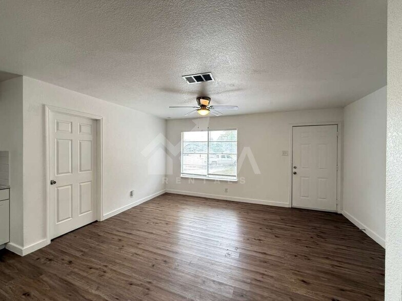 Building Photo - 6407 Greencastle Dr