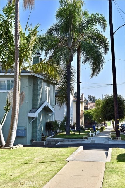 Building Photo - 300 Maryland St