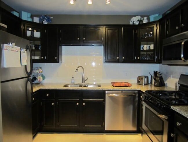 Building Photo - 57 E Hattendorf Ave