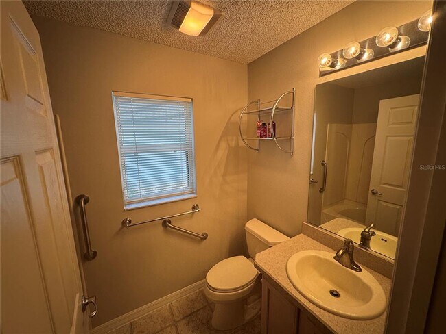 Building Photo - 8850 SE 167th Mayfield Pl