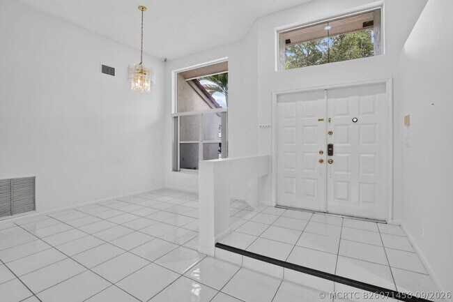 Building Photo - 924 Spoonbill Cir
