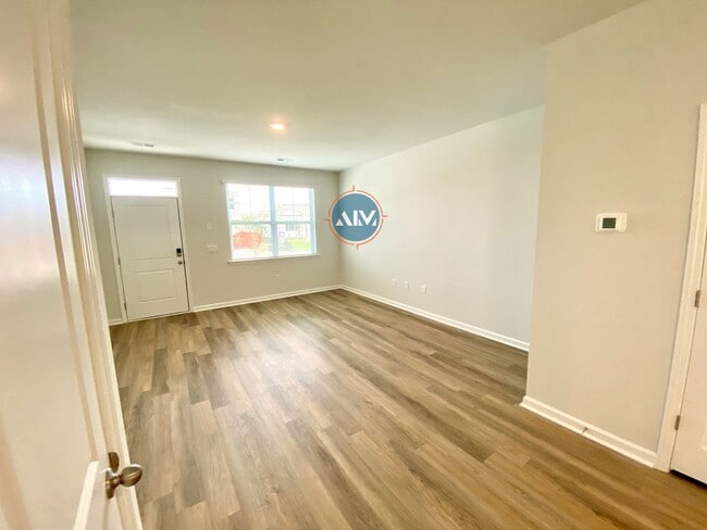 Building Photo - 1729 Sanctum St
