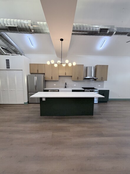 Building Photo - 1806 S Jefferson St