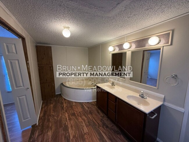 Building Photo - 3040 Samples Rd