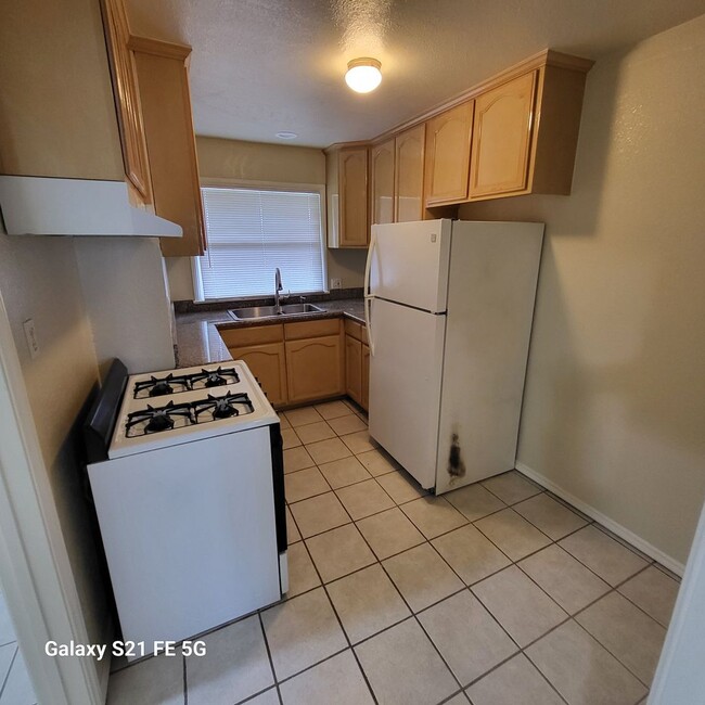Building Photo - 2100 Cabrillo Ave