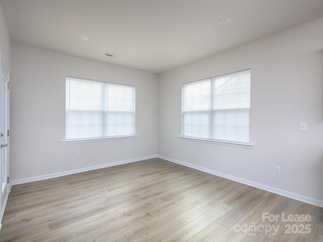 Building Photo - 161 White Apple Wy