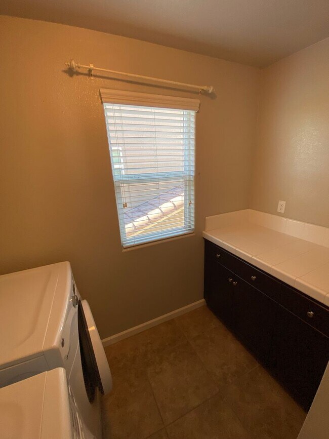 Building Photo - 3461 Alcove Way