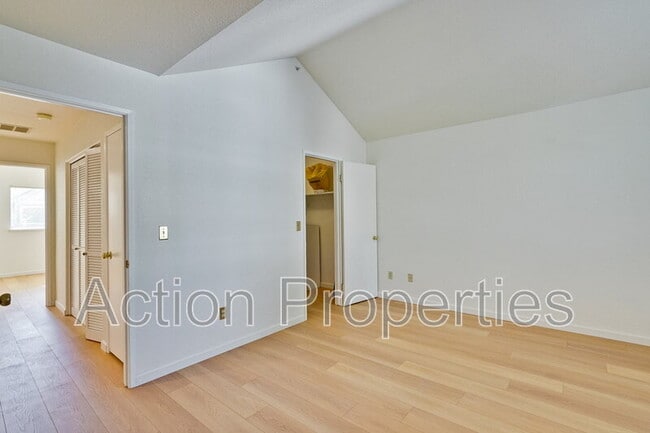 Building Photo - 409 Hillwood Ct