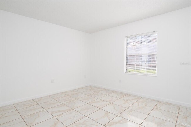Building Photo - 5325 Curry Ford Rd