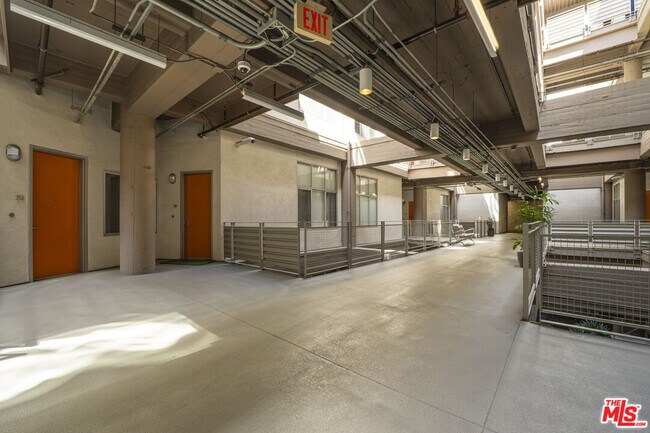 Building Photo - 1130 Flower St