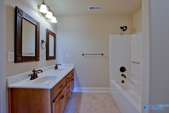 Building Photo - 4905 Saddle Ridge Dr SE