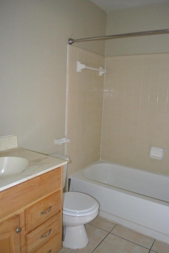 Building Photo - 2041 Continental Ave