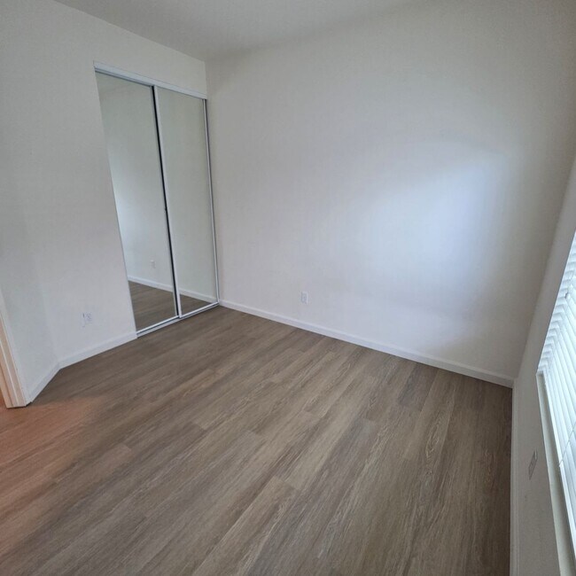 Building Photo - Clayton Single Story 3bd/2ba - Bright open living w/new flooring