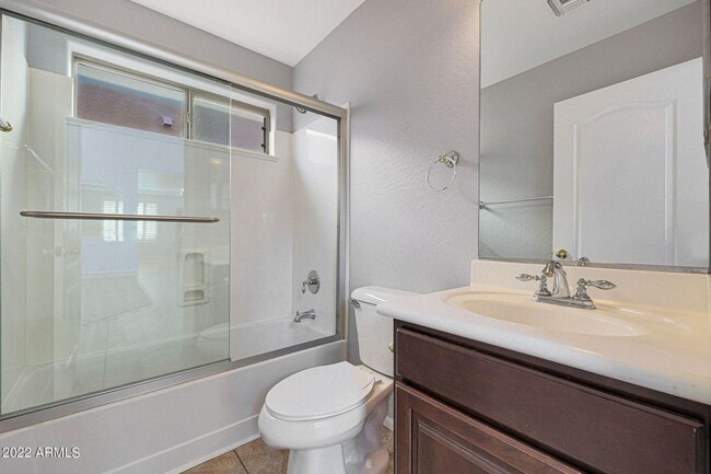 Building Photo - Gorgeous 5 Bedroom home with 3 Bathrooms and 3 car garage in Tolleson