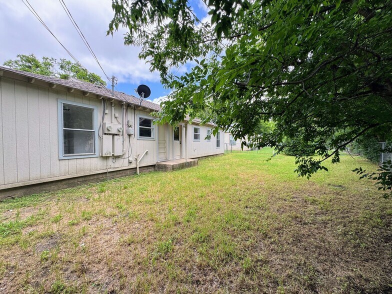 Building Photo - 2723-2725 Terrace Dr