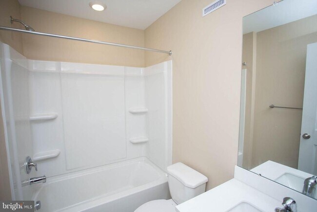 Building Photo - 239 Macoun Way