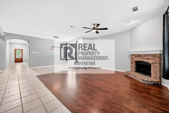 Building Photo - 405 Driftwood Ct