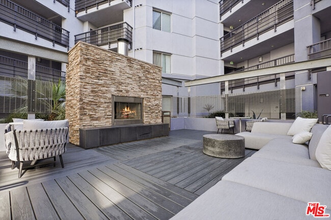 Building Photo - 629 Traction Ave