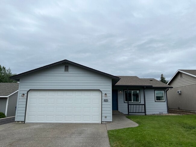 Building Photo - 3 Bedroom Home