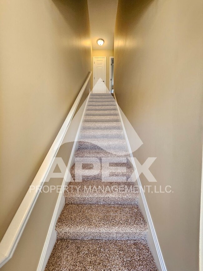 Building Photo - AVALON TOWNHOMES – LIKE NEW - 2 Bd/2.5 Ba Townhome off Topside Road with convenient access to Mar...