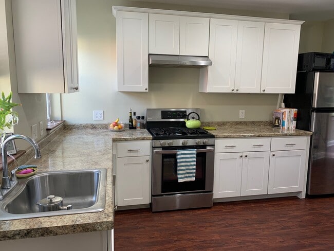 Building Photo - 5118 Dresden Way