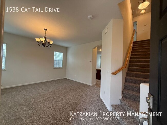 Building Photo - 2-Story 4-Bedroom 2.5 Bath Gated Community...