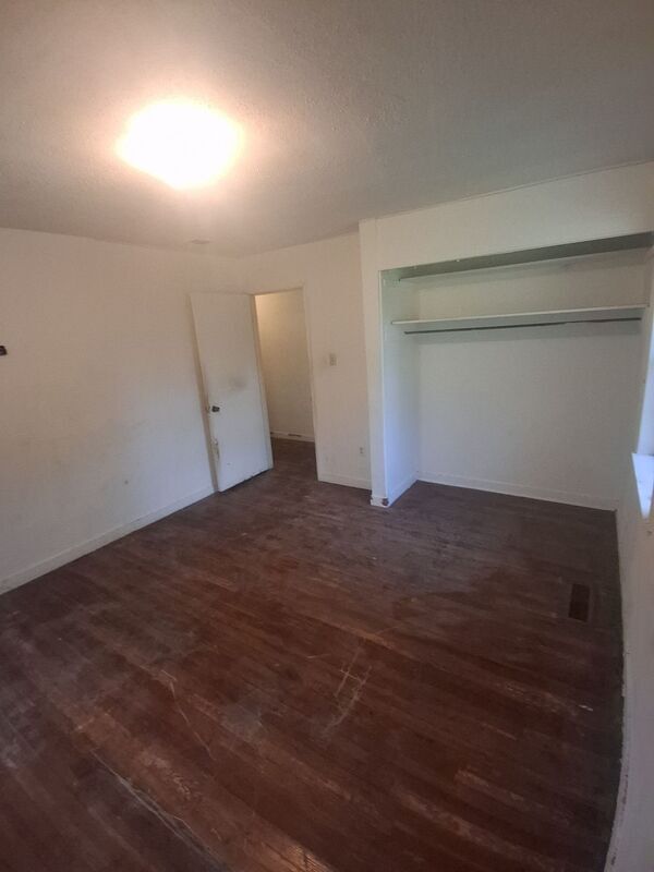 Building Photo - 3058 Woodside Dr