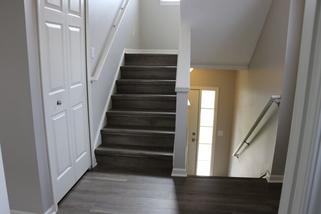 Building Photo - 6272 Cheshire Park Dr