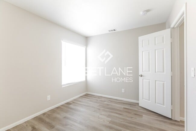 Building Photo - NOW OFFERING FIRST FULL MONTH FREE!