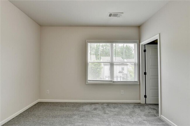 Building Photo - 1854 Westfall Lndg