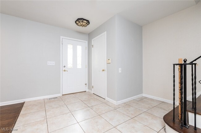 Building Photo - 25035 Penshurst Dr