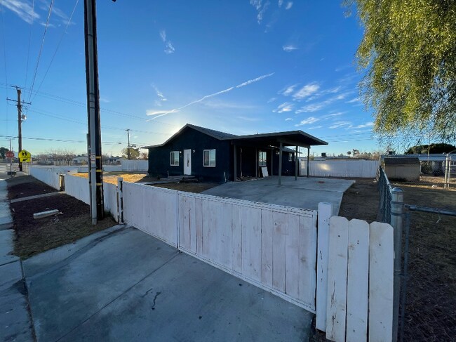 Building Photo - 542 E Barnard St