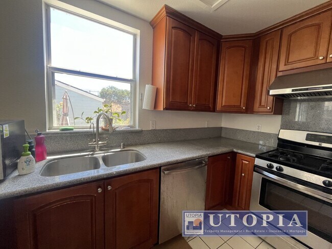 Building Photo - Quiet Beautiful 3 Bed, 2.5 Bath Property Near UCSC