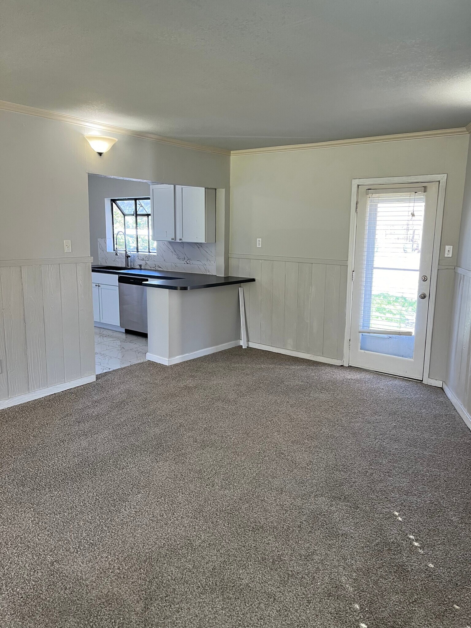 Building Photo - 7459 Mohawk Ave