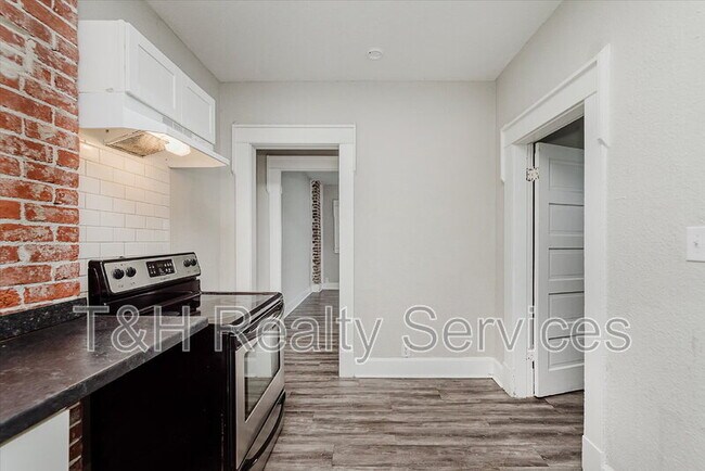 Building Photo - 1134 Lasalle St