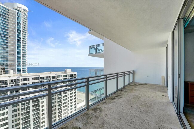 Building Photo - 3535 S Ocean Dr