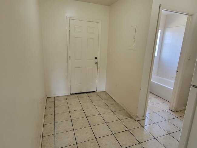 Building Photo - 307 E Magnolia St