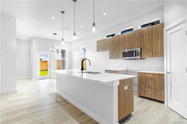 Building Photo - 5312 W Northwood St