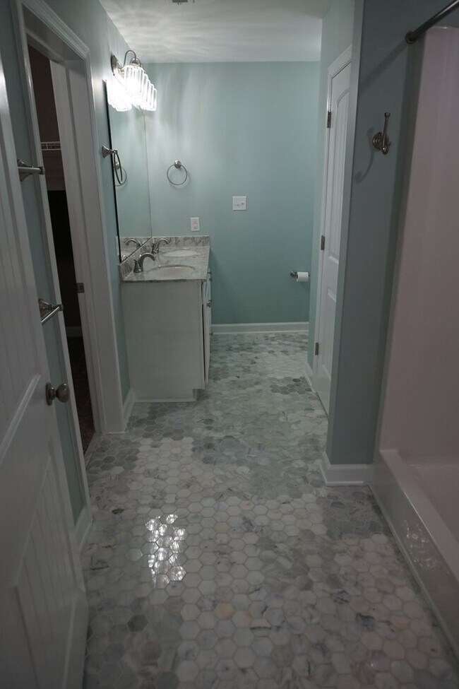 Building Photo - 3 Bedroom 2 Full bathrooms w/ Bonus room in Richlands!