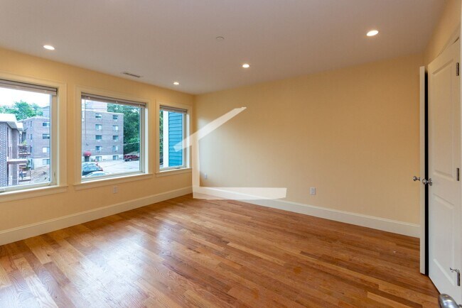 Building Photo - 118 Tremont St