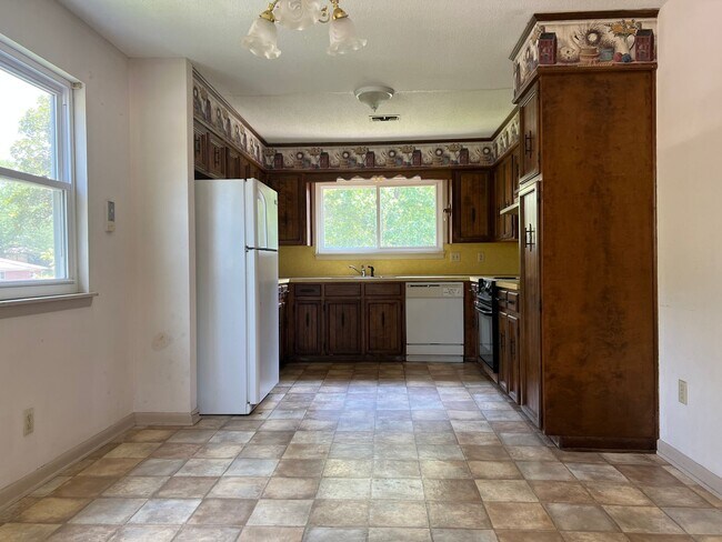 Building Photo - 4612 N Cypress St