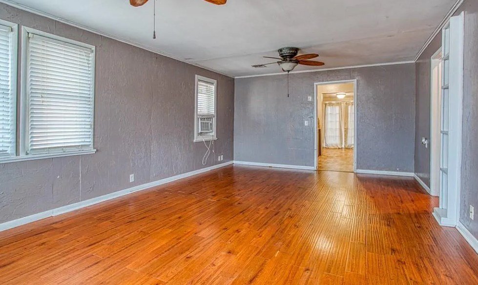 Building Photo - 813 N Burford Ave