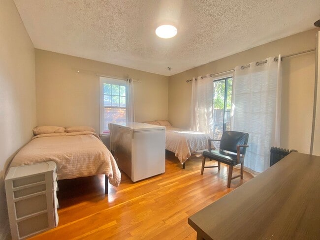 Building Photo - 3 bed and 2 bath Now Available in Tech Terrace